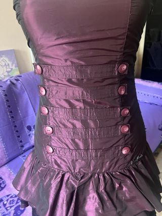 Abito elegante viola con bottoni