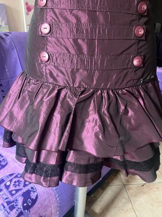 Abito elegante viola con bottoni