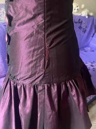 Abito elegante viola con bottoni