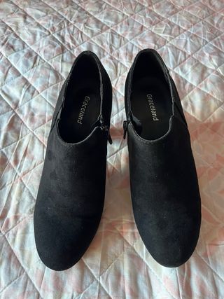 Botines negros talla 35