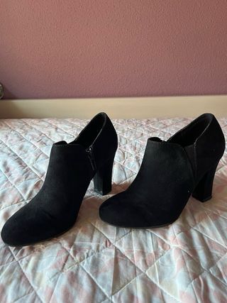 Botines negros talla 35