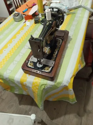 Máquina de coser Singer antigua
