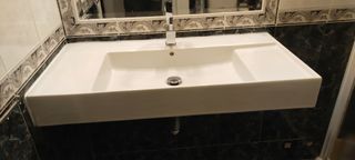 Lavabo 100cm cerámica con grifo (pequeña rotura)