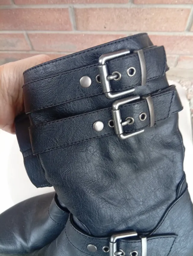 Stivaletti donna neri con fibbie
