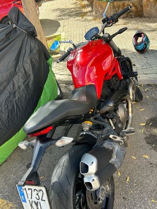 Ducati Monster 821 Roja