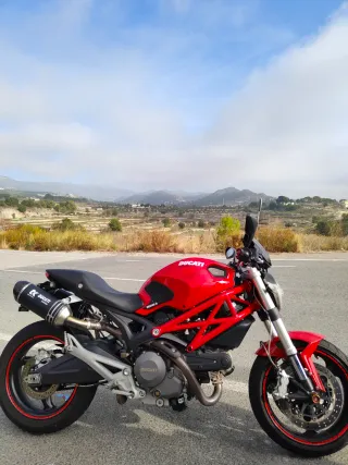 Ducati Monster 696