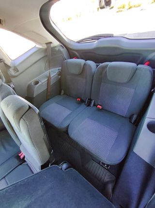 Ford Grand C-MAX 2011