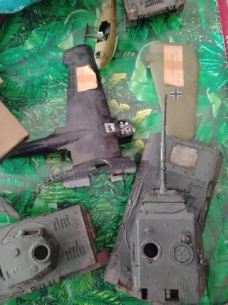 Modellini WWII Aerei Carri Armati Elicottero Diorama