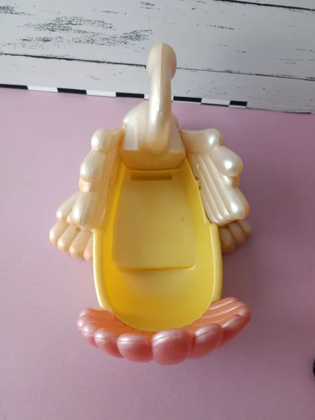 Barco Cisne Isla Encantada lady tirabuzones