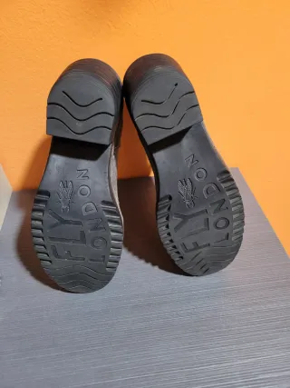 Botines Fly London grises