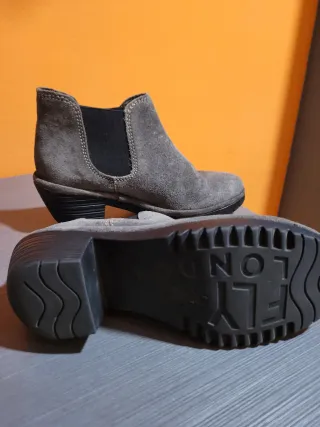 Botines Fly London grises