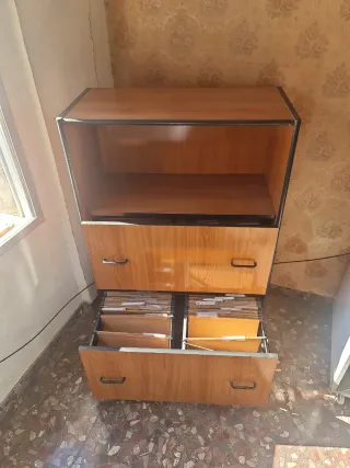 Armario archivador de madera y metal