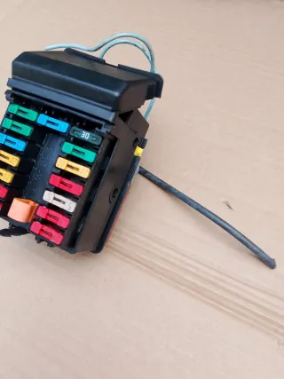 Porta fusibili vano motore Citroen Saxo -vts-106