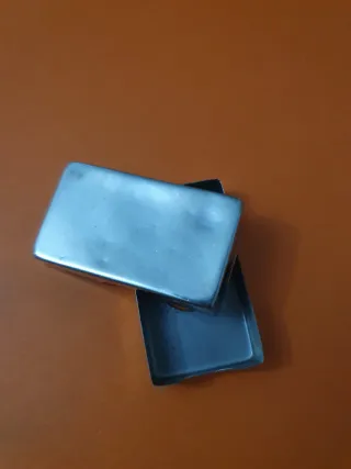 Lata antigua para cuchillas de afeitar