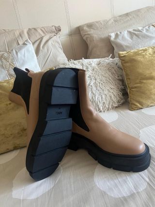 Botines Mango Beige y Negro