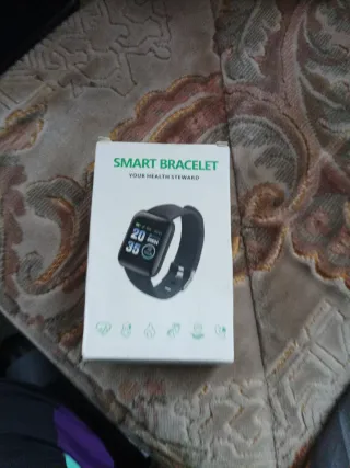 Reloj negro con billetera