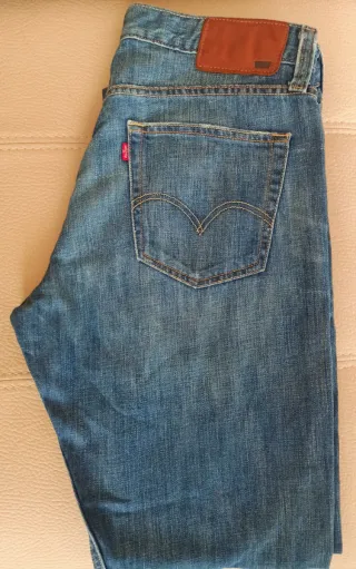 Pantalón Levi's. Talla 34-36. Como nuevo.