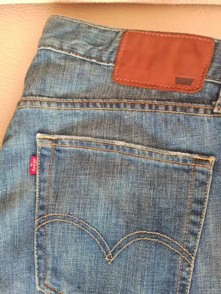 Pantalón Levi's. Talla 34-36. Como nuevo.