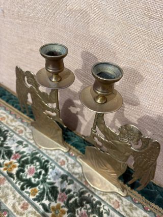 Pareja de ángeles candeleros sobre peana,