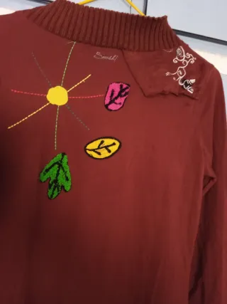 Blusa vintage marrón con apliques