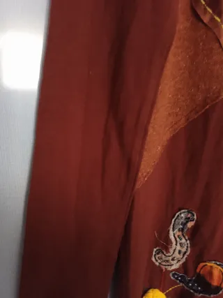 Blusa vintage marrón con apliques