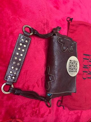 Bolso CH Marrón Piel Flores y Logo Dorado