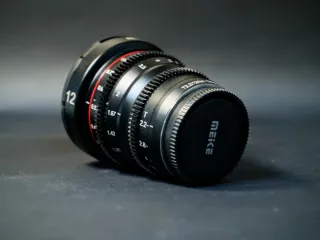 Lente Cine T/2.2 MEIKE (12mm) angular Micro 4/3