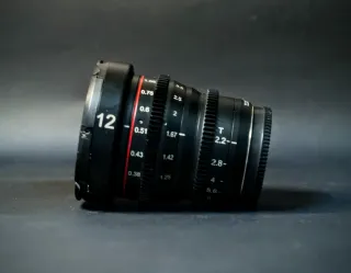 Lente Cine T/2.2 MEIKE (12mm) angular Micro 4/3