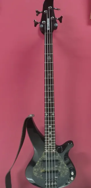 Bajo Eléctrico Yamaha RBX 774