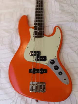 Basso Squier Jazz Bass