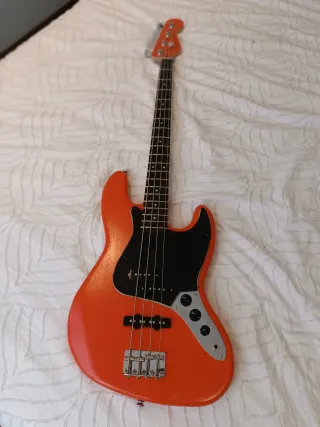 Basso Squier Jazz Bass