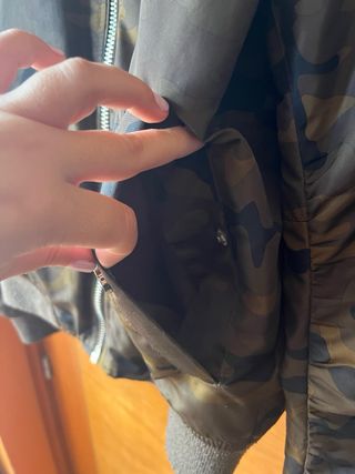 Cazadora bomber militar camuflaje Bershka