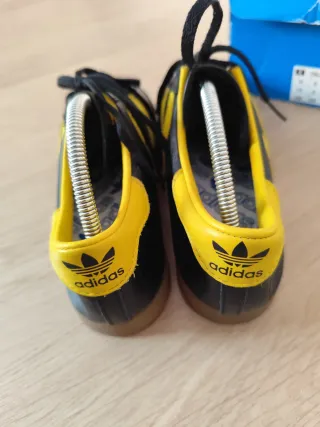 Adidas Oslo Talla 42 Negro/Amarillo