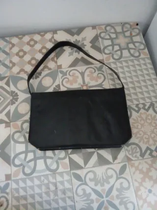 Bolso de piel vintage negro