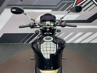 SUZUKI GLADIUS 650 NEGRA