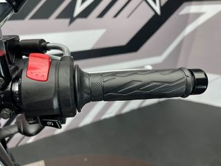 SUZUKI GLADIUS 650 NEGRA