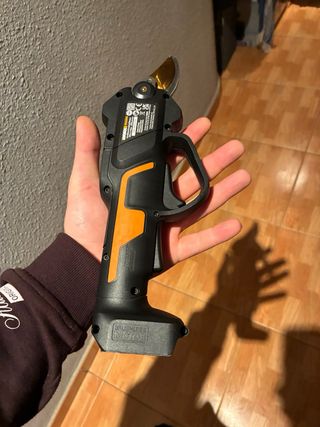 Podadora Eléctrica Worx Nitro le falta la batería