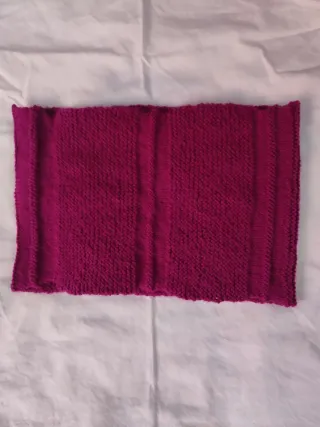 Cuello de punto hecho a mano, nuevo sin estrenar.