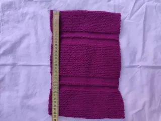Cuello de punto hecho a mano, nuevo sin estrenar.