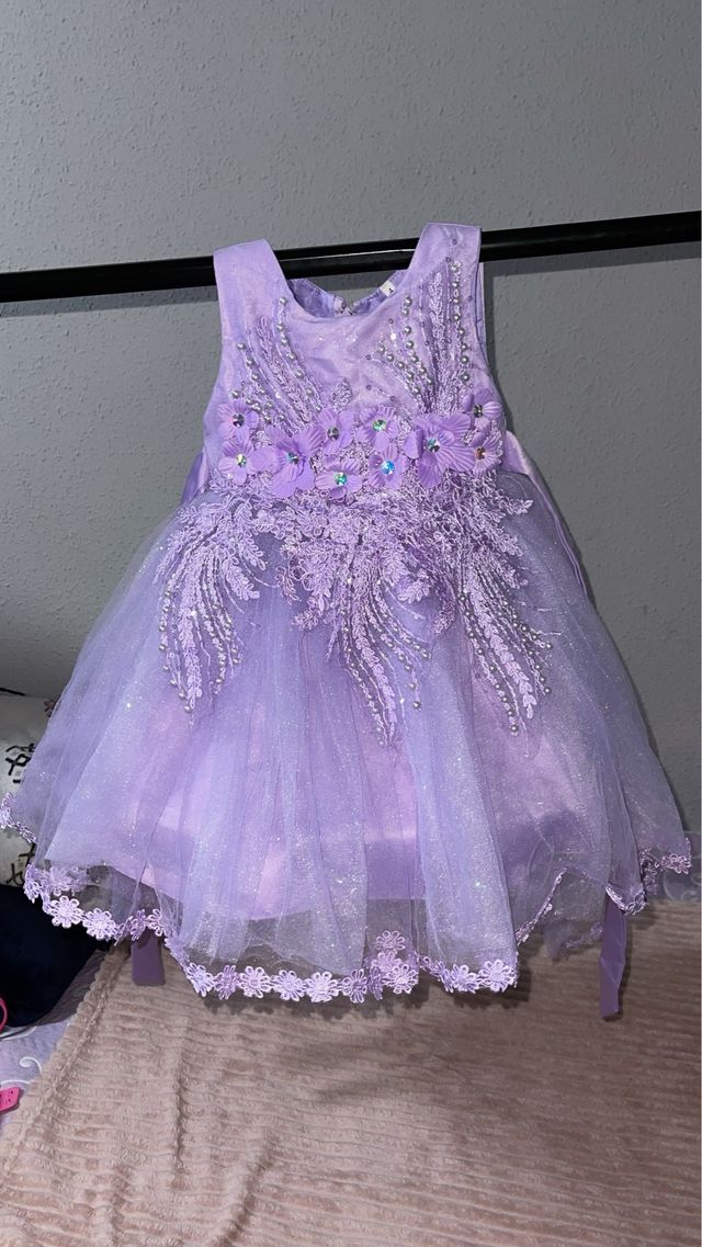 Vestido morado niña flores y pedrería