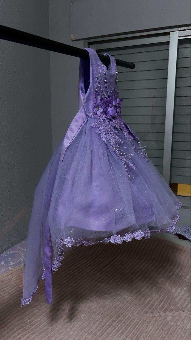 Vestido morado niña flores y pedrería