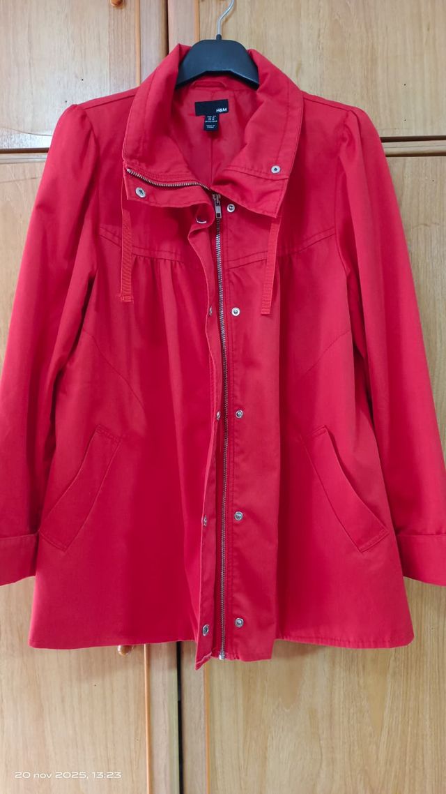 Cazadora H&M Roja Talla 46