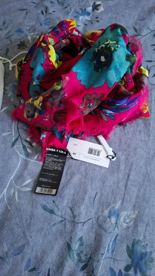 Chal/Pañuelo nuevo con etiqueta Bimba y Lola