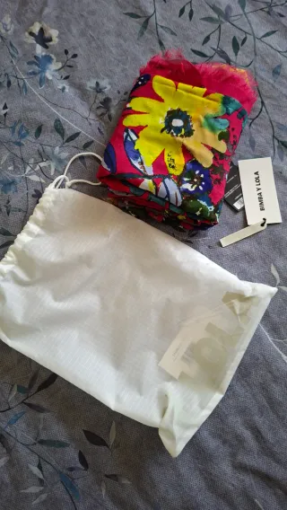 Chal/Pañuelo nuevo con etiqueta Bimba y Lola