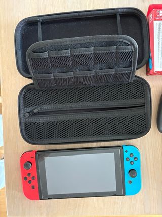 Nintendo Switch roja y azul