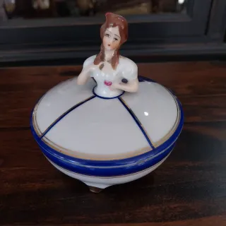 Cajita El Castillo con figura