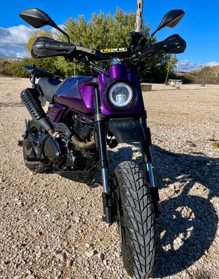 Moto 125 Brixton Crossfire XS Color exclusivo.