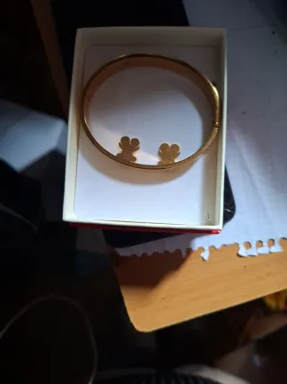 Conjunto pulsera y pendientes dorados