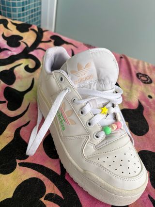 Zapatillas Adidas con abalorios