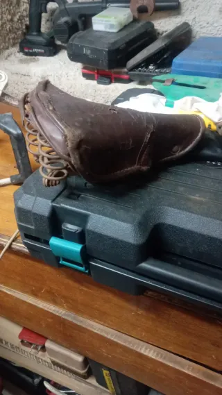 Sella testa di cane anni '20